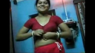 timid south indian ladies show her bare body to his talented acquaintance very first time